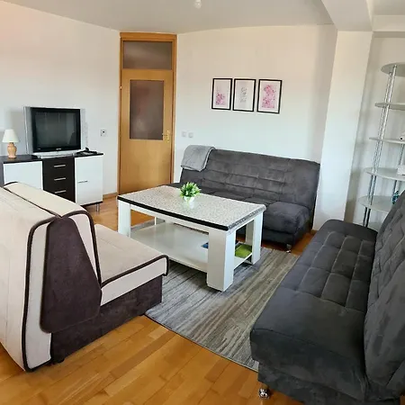 Apartman *