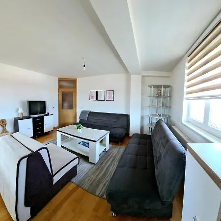 Apartman *