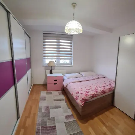 Apartment Apartman Pale